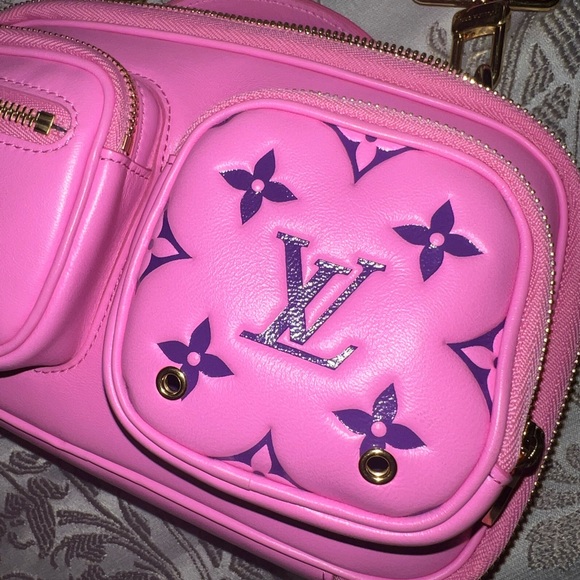 Louis Vuitton - Rose Utility Handbag/Crossbody - Picture 7 of 17